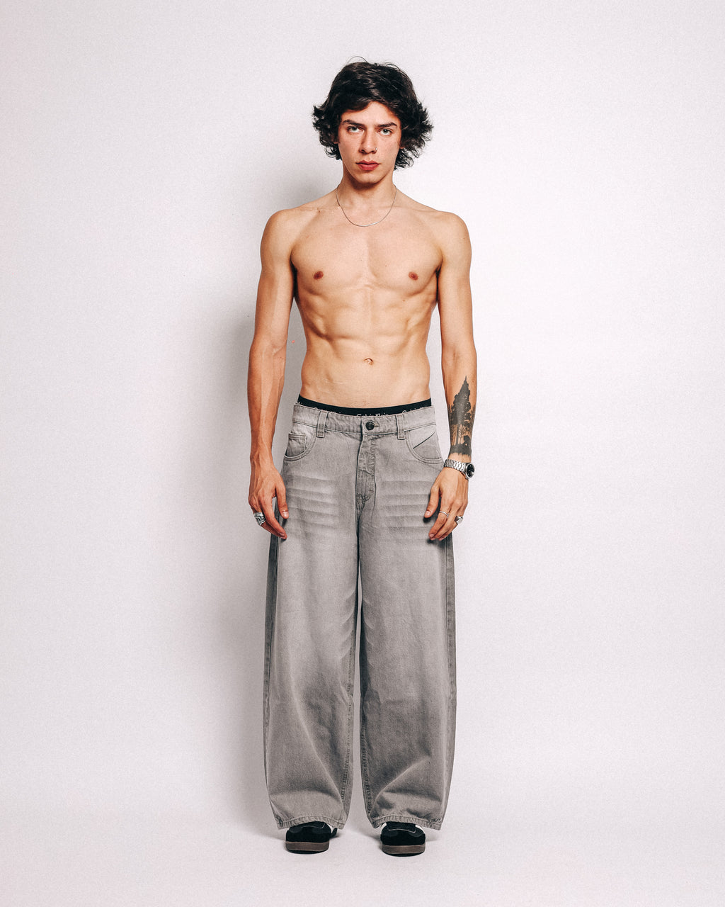 BASIC GREY JEAN