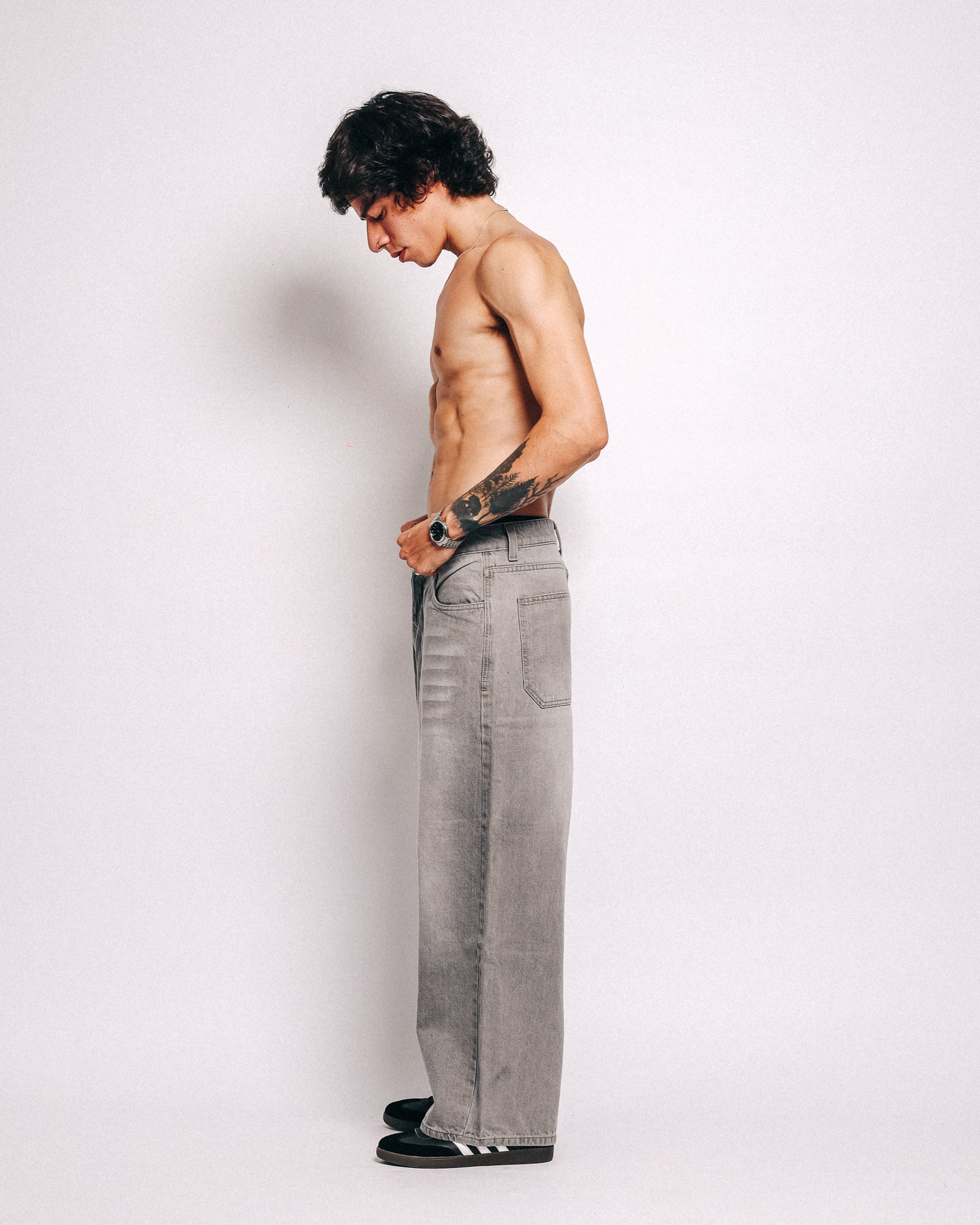 BASIC GREY JEAN
