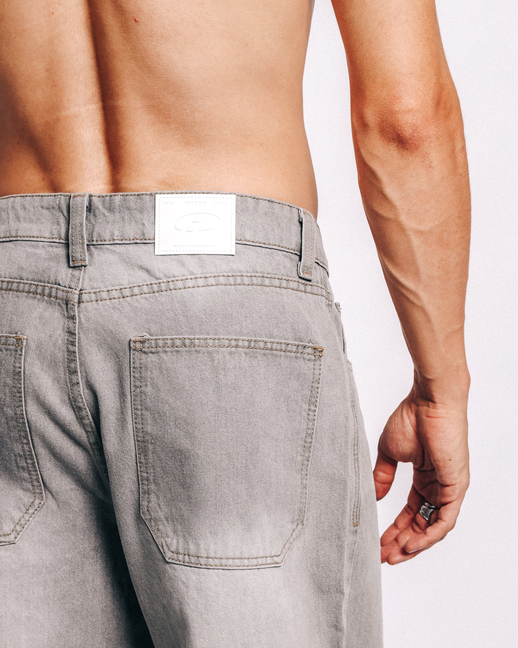 BASIC GREY JEAN