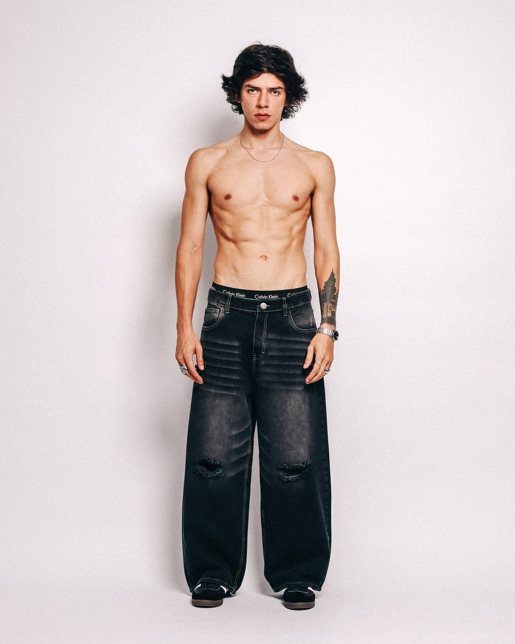 BLACK JEAN FRAYED