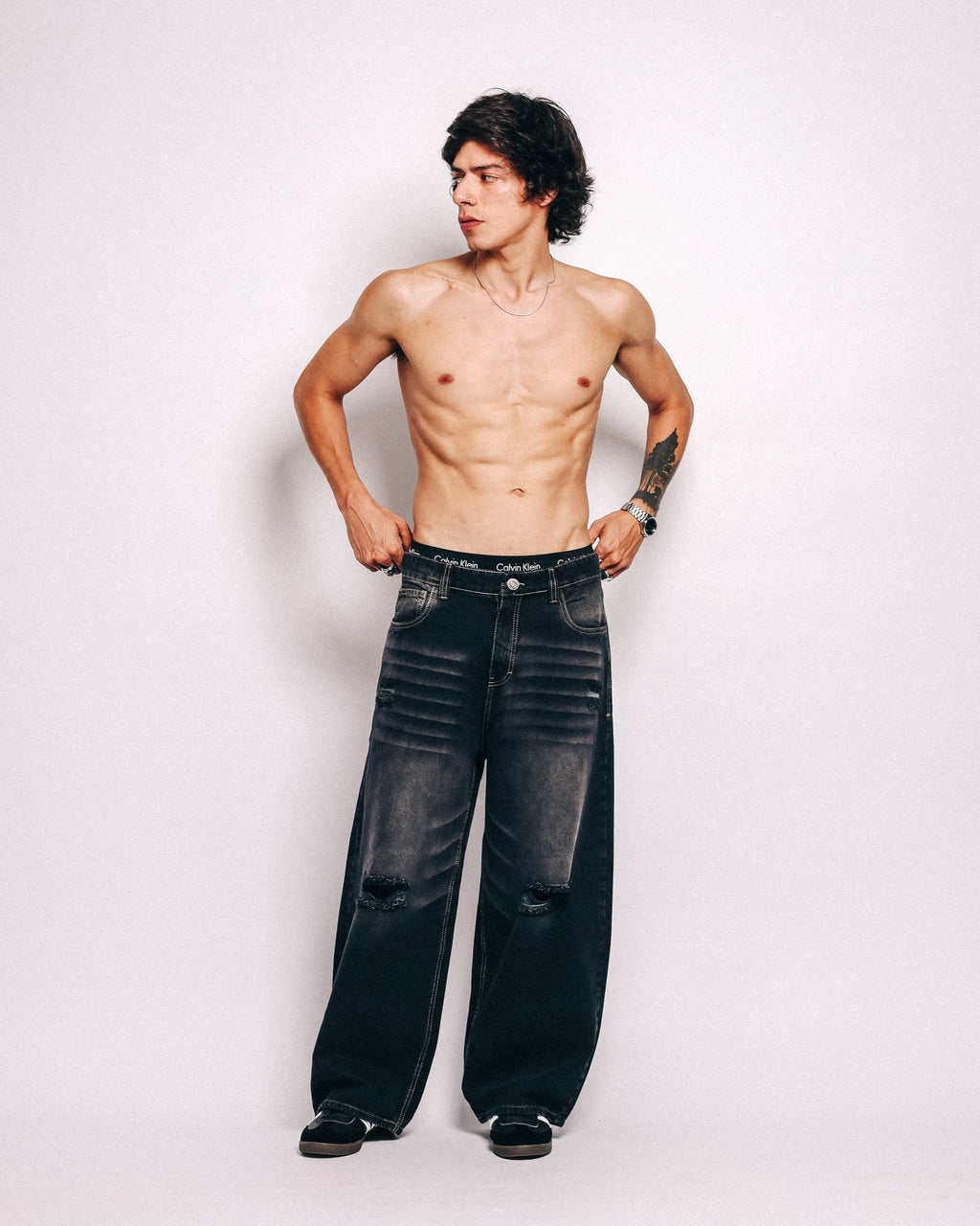 BLACK JEAN FRAYED
