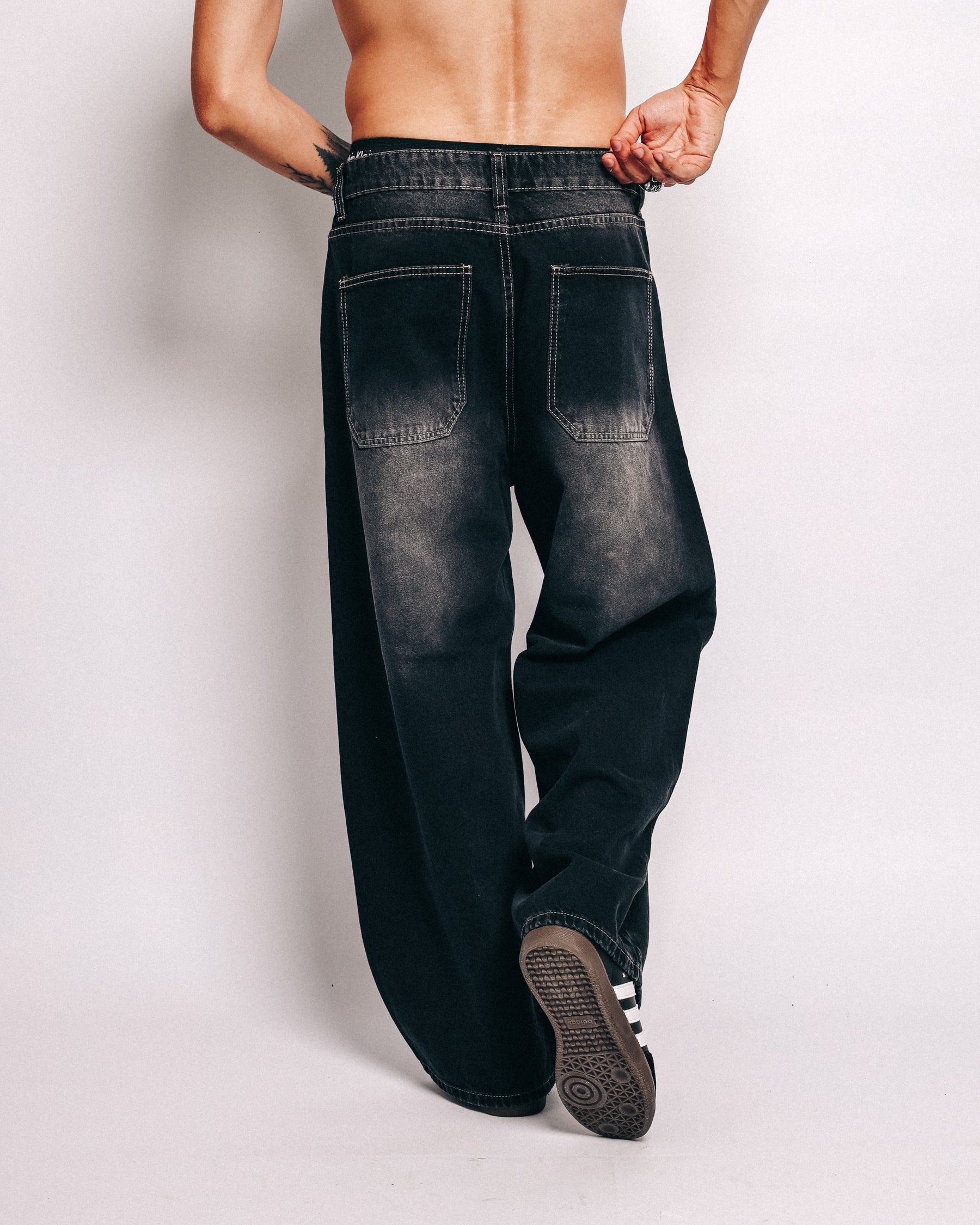 BLACK JEAN FRAYED