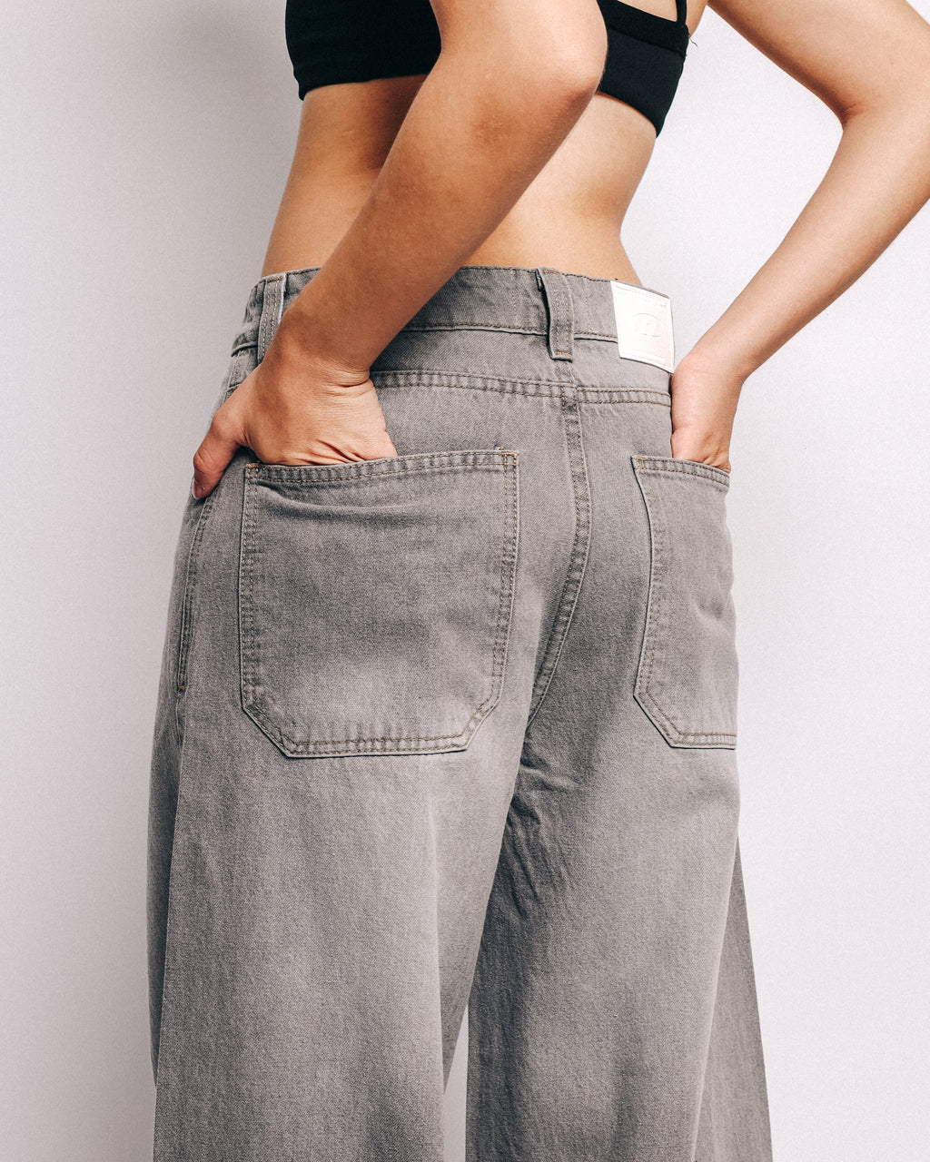 BASIC GREY JEAN
