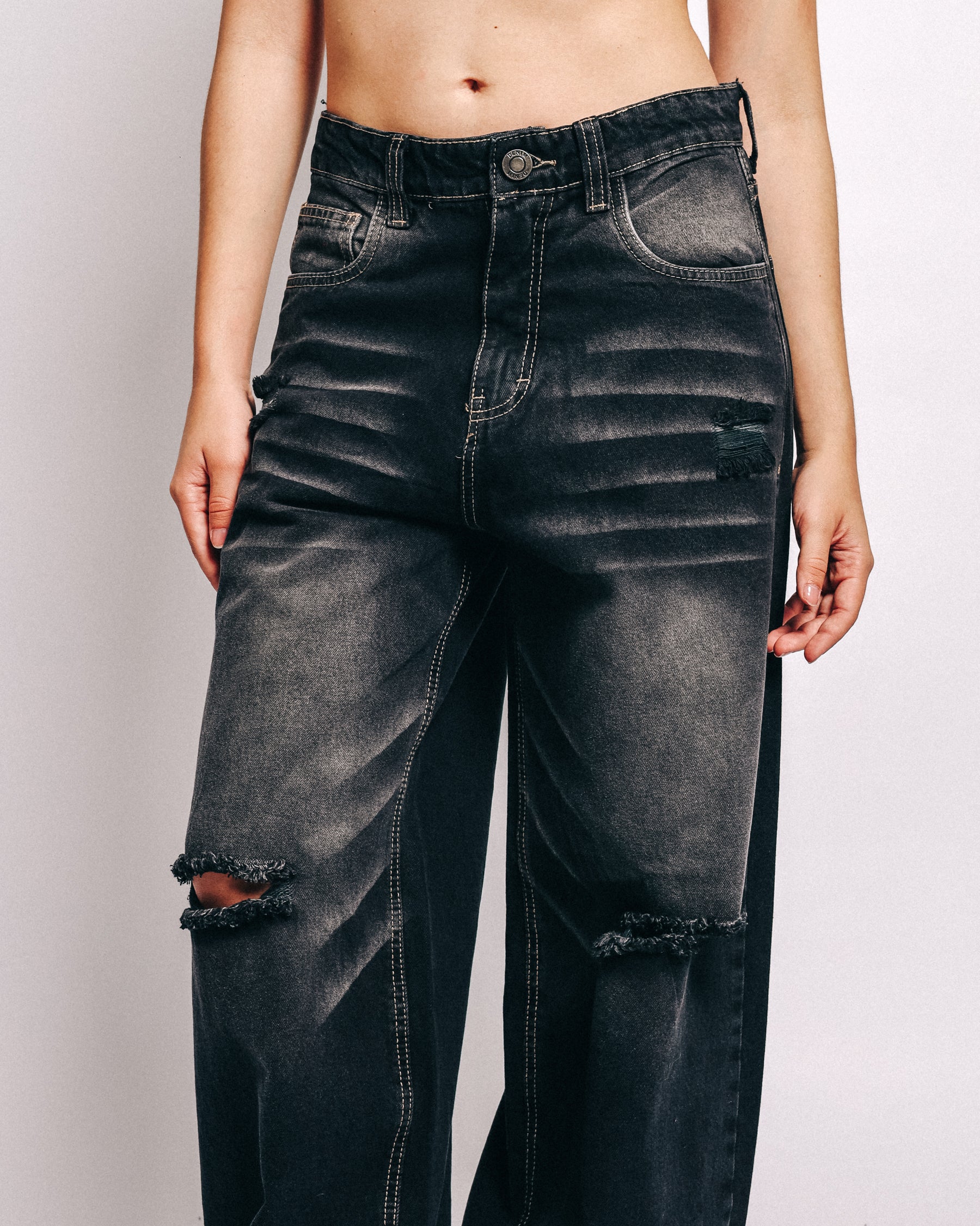 BLACK JEAN FRAYED